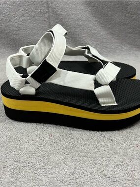 TEVA FLATFORM UNIVERSAL WHITE YELLOW PLATFORM SANDALS, WOMEN US 7 EUC